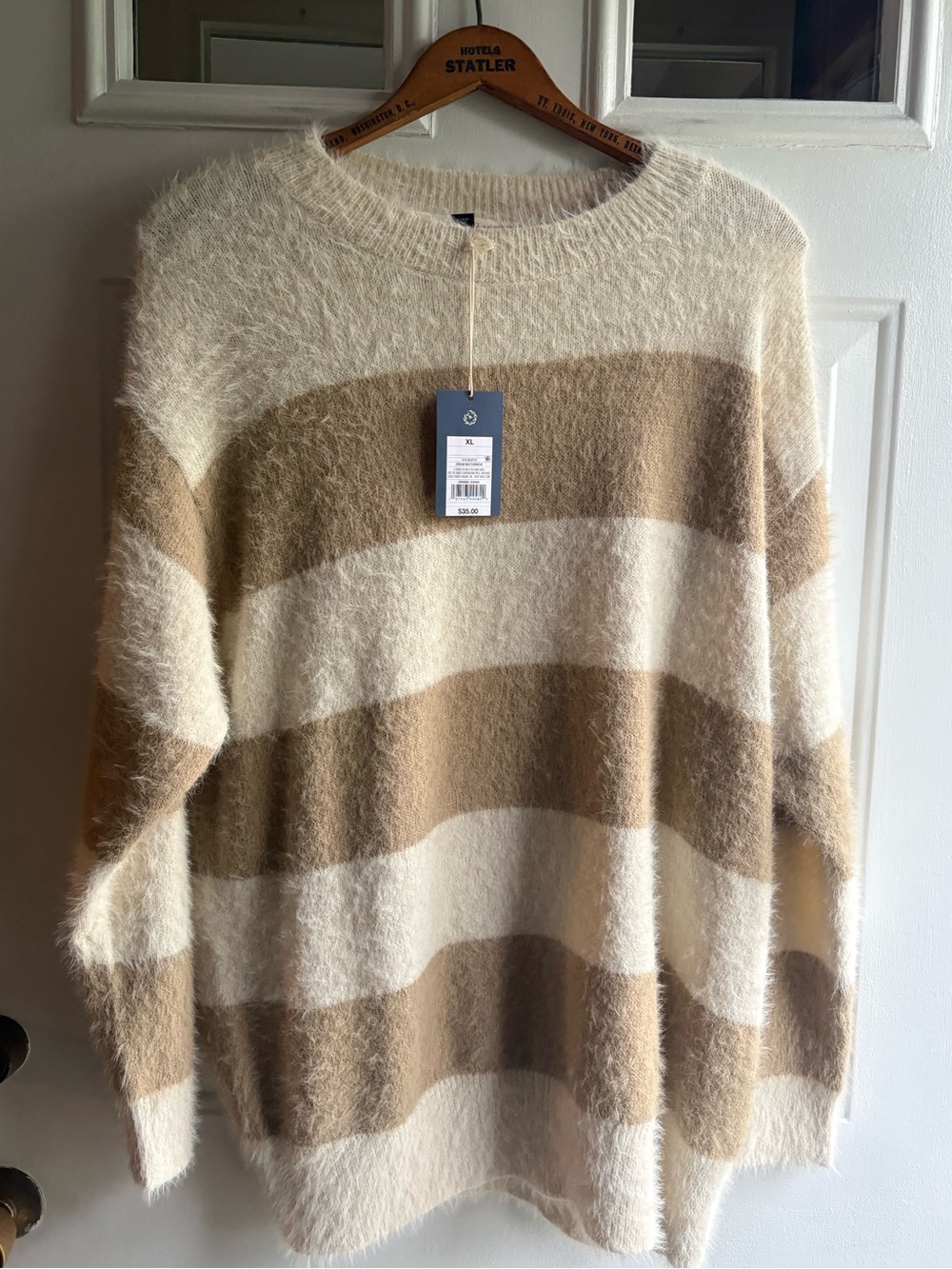Universal Thread Cozy Striped Fuzzy Crewneck Pullover Sweater Cream & Tan XL